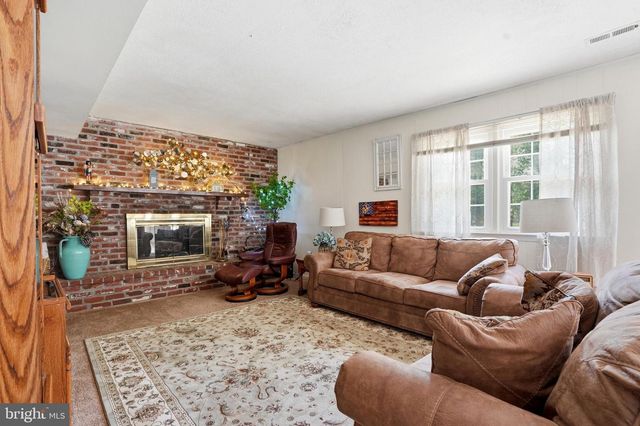 18 W ELIZABETH LN, Richboro, PA 18954
