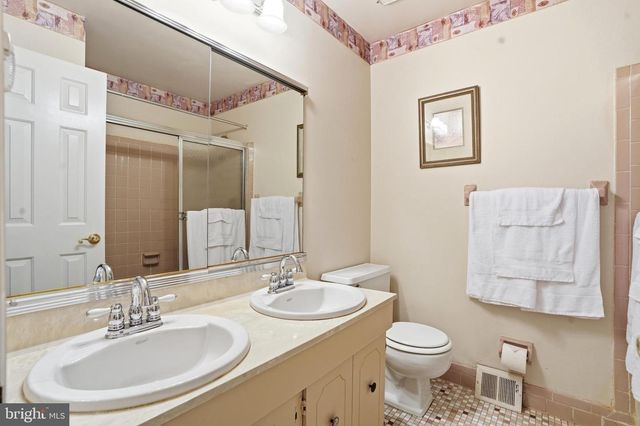 18 W ELIZABETH LN, Richboro, PA 18954