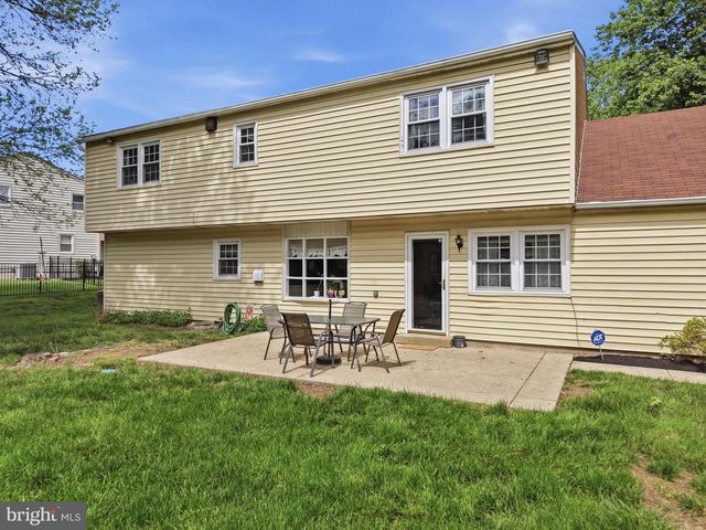18 W ELIZABETH LN, Richboro, PA 18954