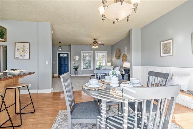 568 S Wooddale Pl, Eagle, ID 83616
