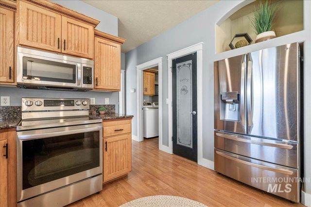 568 S Wooddale Pl, Eagle, ID 83616