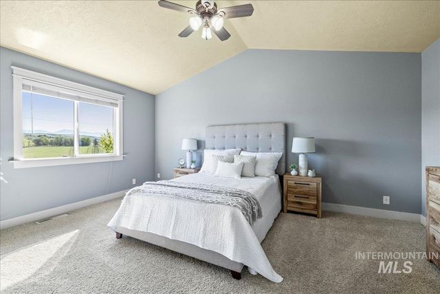 568 S Wooddale Pl, Eagle, ID 83616
