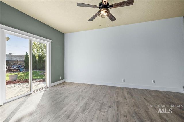 568 S Wooddale Pl, Eagle, ID 83616