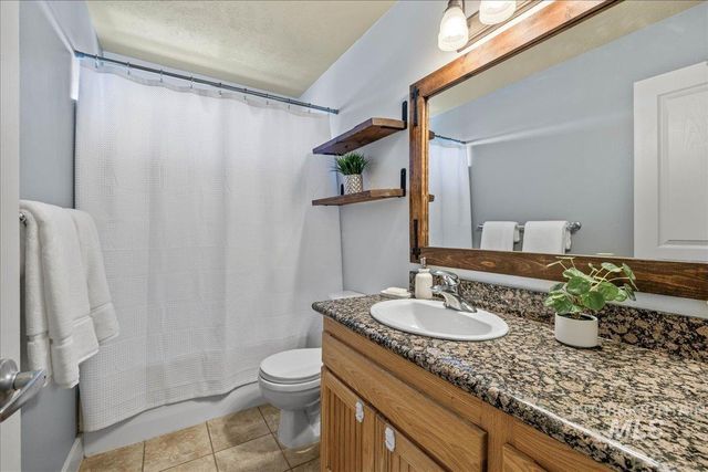 568 S Wooddale Pl, Eagle, ID 83616