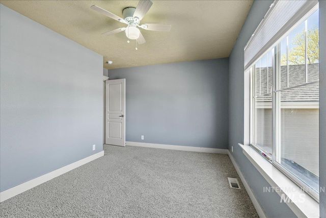 568 S Wooddale Pl, Eagle, ID 83616