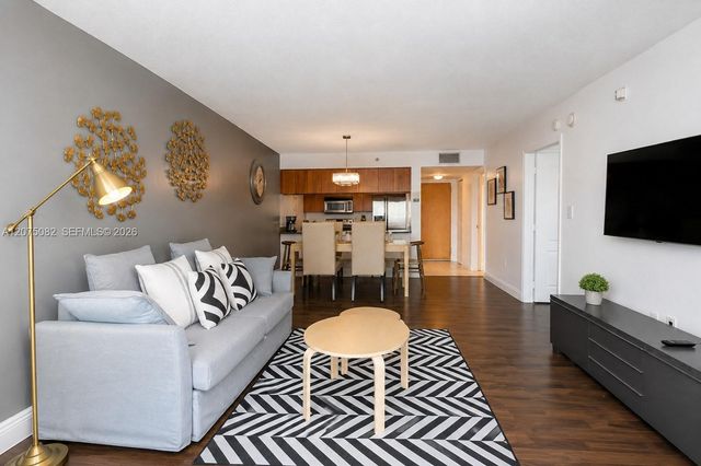 1200 Brickell Bay Drive 3207, Miami, FL 33131