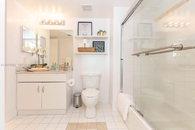 1200 Brickell Bay Drive 3207, Miami, FL 33131