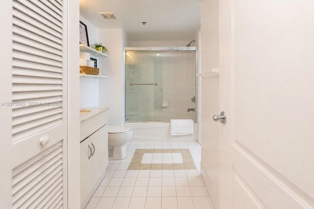 1200 Brickell Bay Drive 3207, Miami, FL 33131