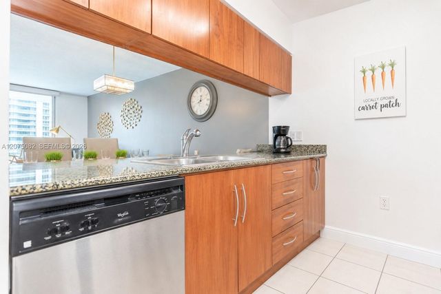 1200 Brickell Bay Drive 3207, Miami, FL 33131