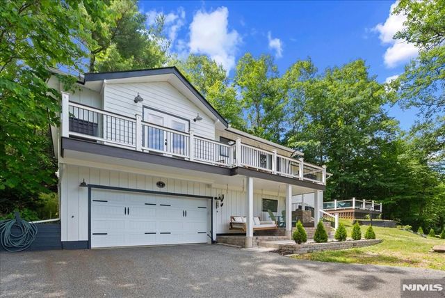 19 Somerville Road, West Milford, NJ 07421