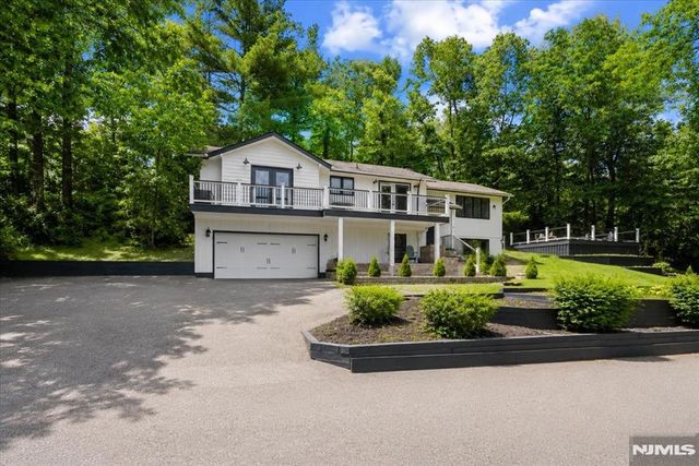 19 Somerville Road, West Milford, NJ 07421