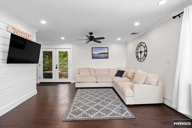 19 Somerville Road, West Milford, NJ 07421