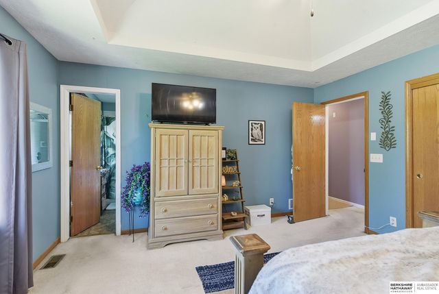 6510 N 102nd Avenue, Omaha, NE 68122