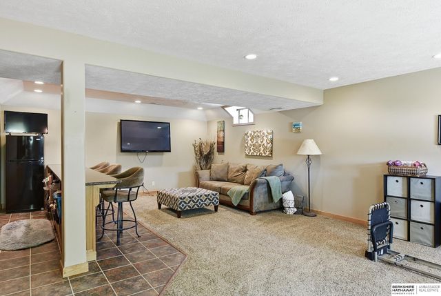 6510 N 102nd Avenue, Omaha, NE 68122