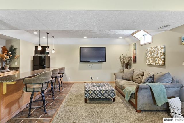 6510 N 102nd Avenue, Omaha, NE 68122