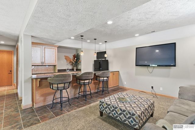 6510 N 102nd Avenue, Omaha, NE 68122
