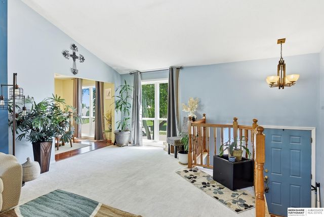 6510 N 102nd Avenue, Omaha, NE 68122