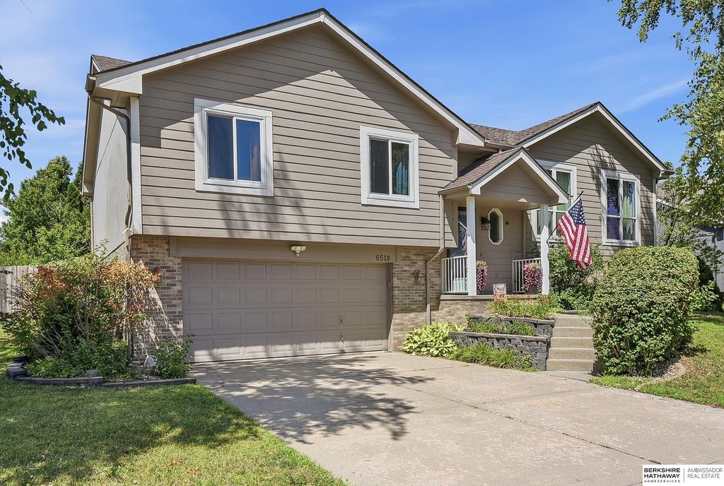 6510 N 102nd Avenue, Omaha, NE 68122