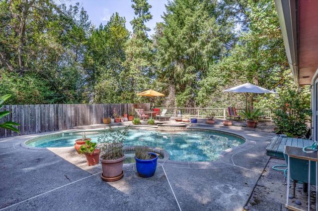 22425 Summit Road, Los Gatos, CA 95033