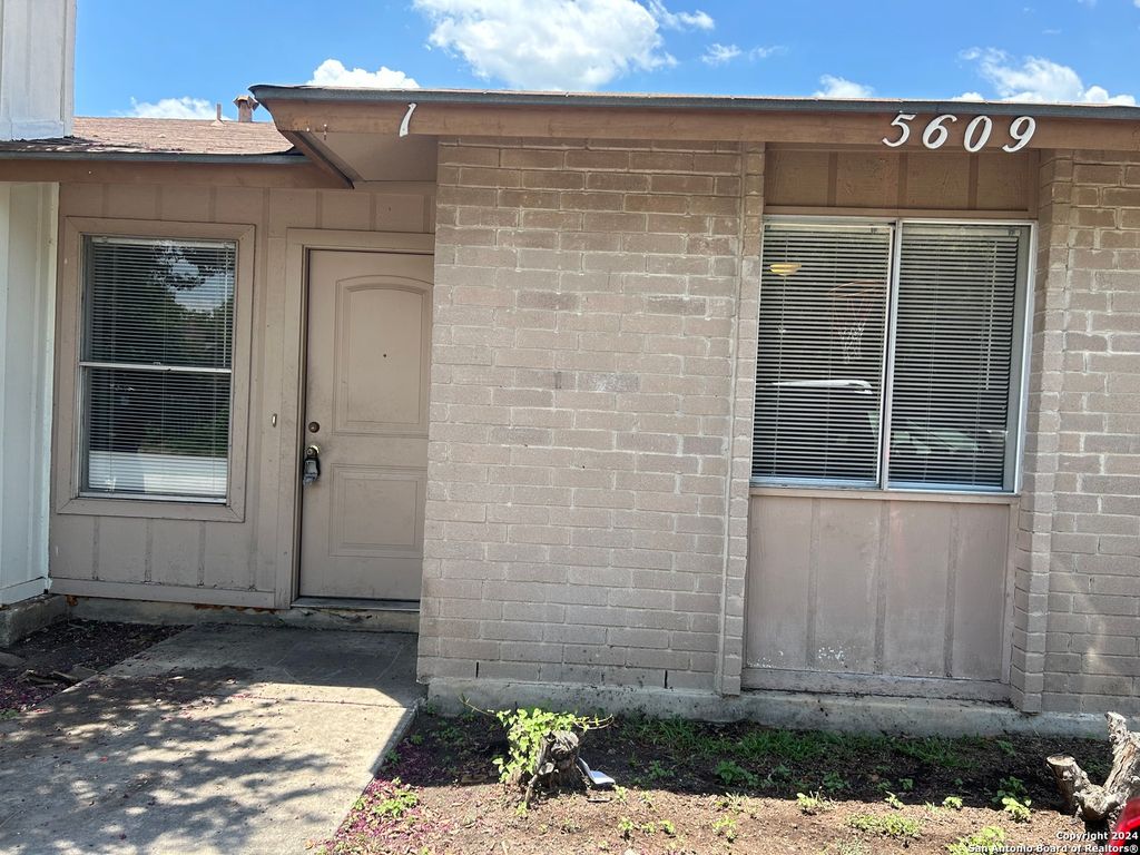 5609 Lochmoor Unit 1, San Antonio, TX 78244