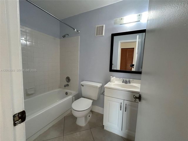 10613 NW 11th St 205, Pembroke Pines, FL 33026