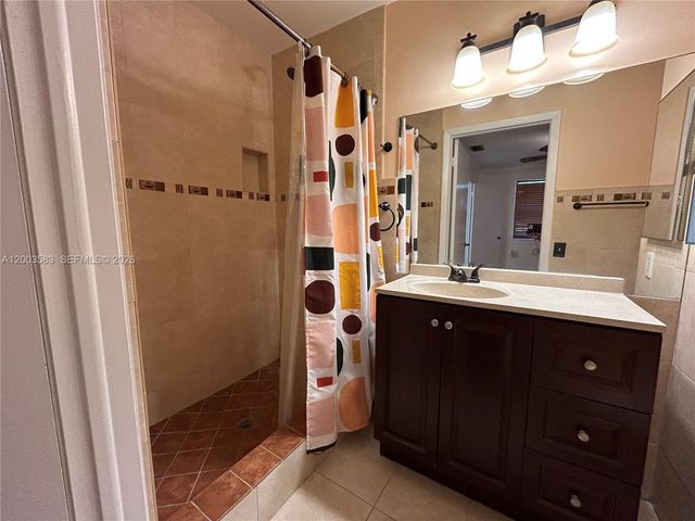 10613 NW 11th St 205, Pembroke Pines, FL 33026