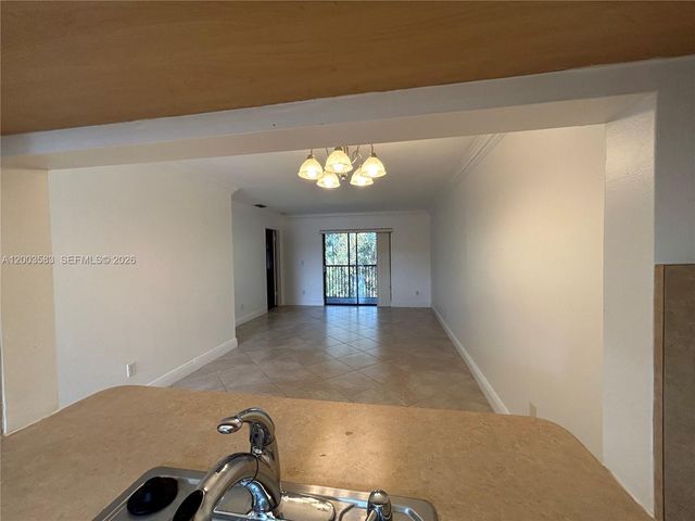 10613 NW 11th St 205, Pembroke Pines, FL 33026