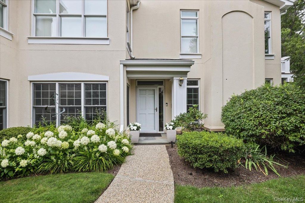 138 Doral Greens Drive W, Rye Brook, NY 10573 — exterior