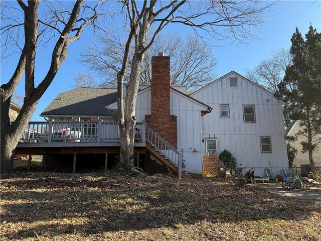 10306 Long Street, Overland Park, KS 66215