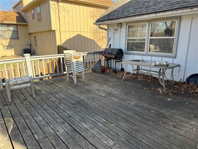 10306 Long Street, Overland Park, KS 66215