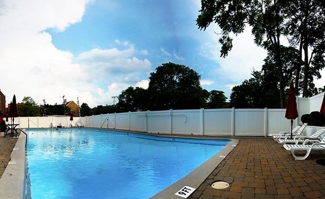 50 Green St 107, Brookline, MA 02446