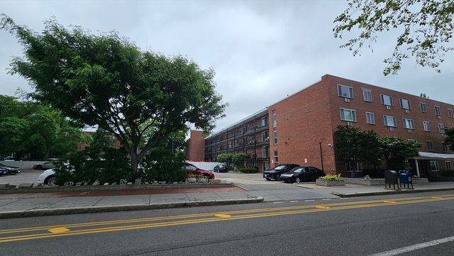 50 Green St 107, Brookline, MA 02446