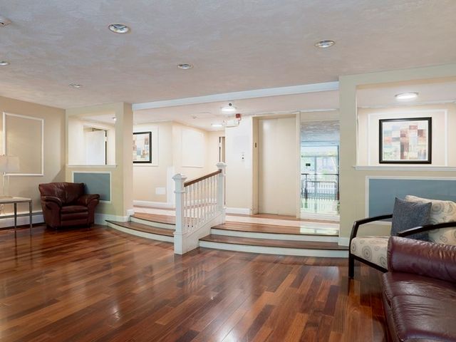 50 Green St 107, Brookline, MA 02446