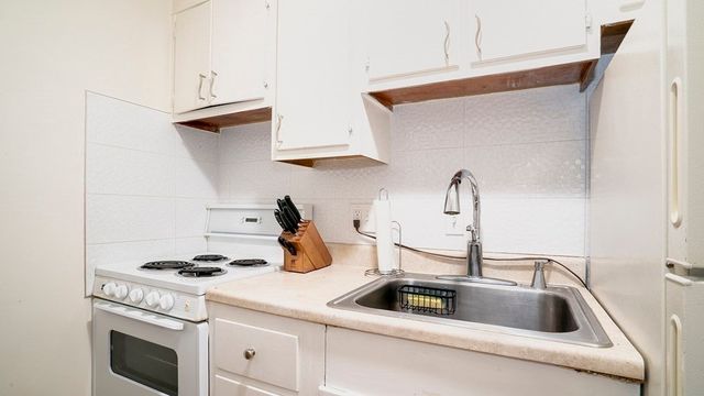 50 Green St 107, Brookline, MA 02446