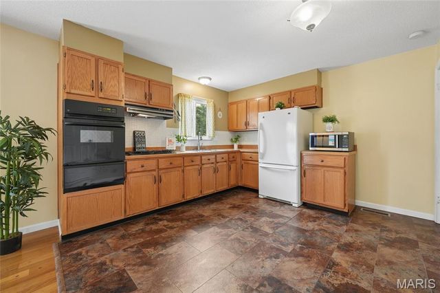 7400 Town And Country Place, Hazelwood, MO 63042