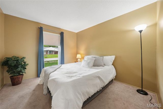 7400 Town And Country Place, Hazelwood, MO 63042