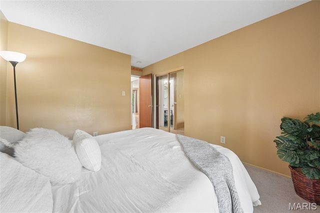 7400 Town And Country Place, Hazelwood, MO 63042
