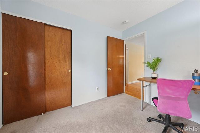 7400 Town And Country Place, Hazelwood, MO 63042