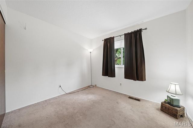 7400 Town And Country Place, Hazelwood, MO 63042