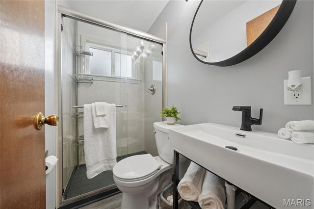 7400 Town And Country Place, Hazelwood, MO 63042