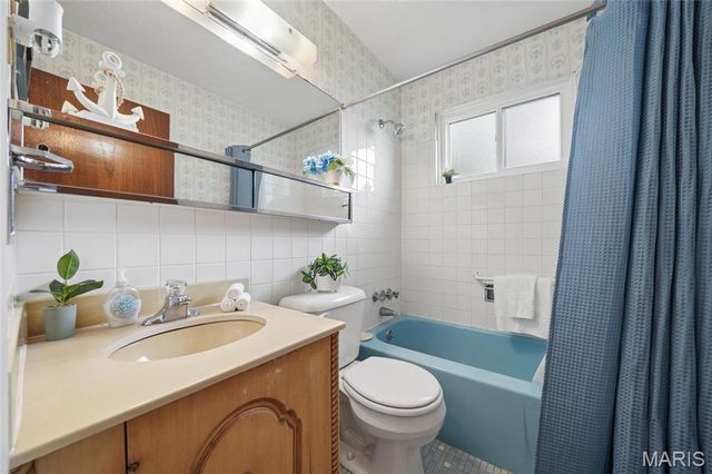 7400 Town And Country Place, Hazelwood, MO 63042