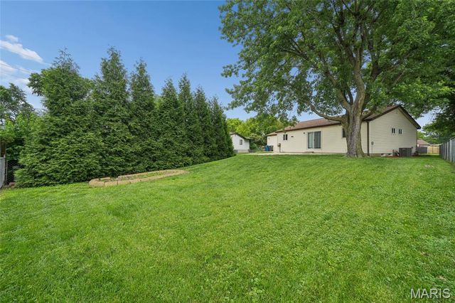 7400 Town And Country Place, Hazelwood, MO 63042
