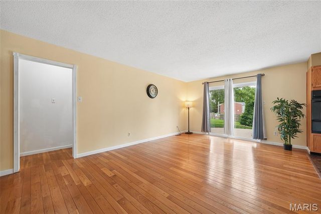 7400 Town And Country Place, Hazelwood, MO 63042