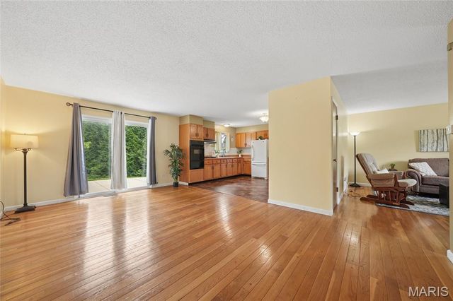 7400 Town And Country Place, Hazelwood, MO 63042