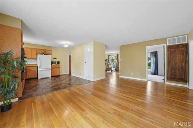 7400 Town And Country Place, Hazelwood, MO 63042