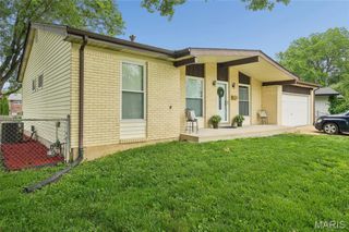7400 Town And Country Place, Hazelwood, MO 63042
