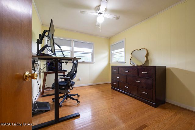 909 Cannons Ln, Louisville, KY 40207
