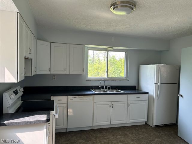 8404 Avery Road, Broadview Heights, OH 44147