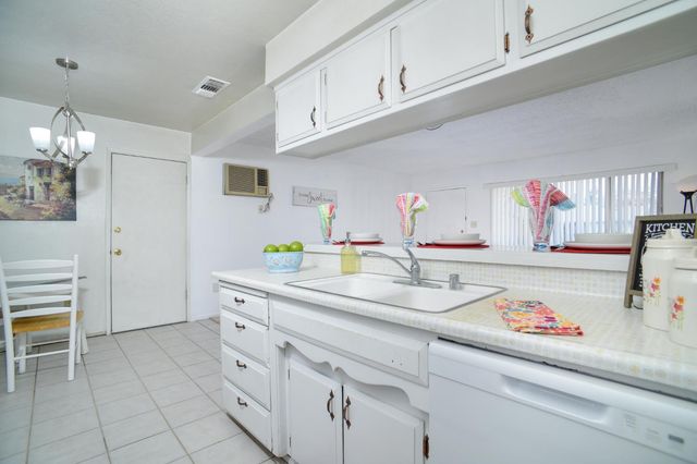 8036 Glen Valley Cir, Citrus Heights, CA 95610