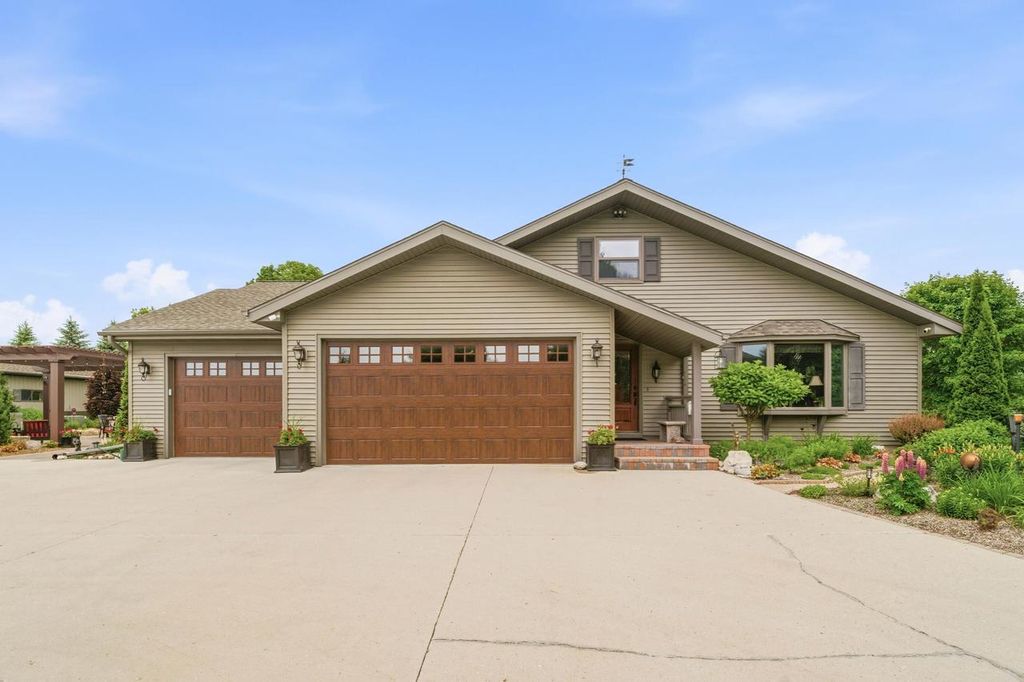 2798 N Honeymoon Hill ROAD, New Holstein, WI 53061